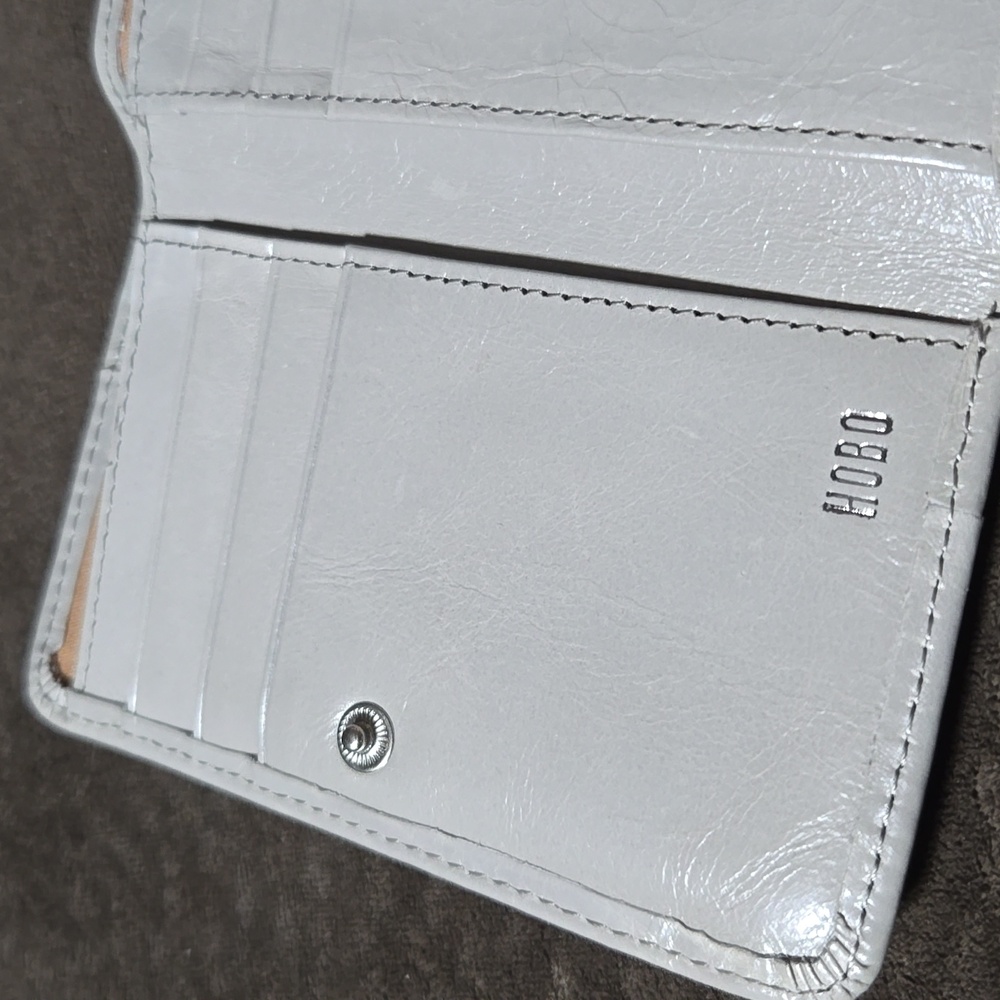 Compact Wallet - Picture 3 of 9